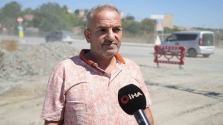 Arnavutköyde çalışma sırasında açılan çukura taksi düştü: Sürücü faciadan döndü