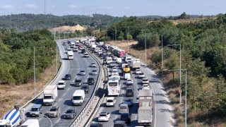 Arnavutköyde yol çalışması trafiği kilitledi: Kilometrelerce araç kuyruğu oluştu
