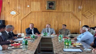 Arpaçay Kaymakamı Güvenç, köy ziyaretlerinde vatandaşların taleplerini dinledi