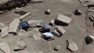 Aspendosta şifanın bin 800 yıllık dev heykeli gün yüzüne çıktı