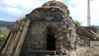 Atıl vaziyetteki hamam restore edilmeyi bekliyor