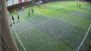 Avcılarda halı sahada fenalaşan genç hayatını kaybetti