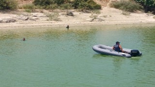 Aydın itfaiyesi göletin dibindeki 50 bin dolarlık bambiyi tek parça olarak çıkarmayı başardı