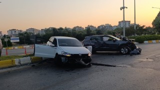 Aydında otomobille çarpışan araç refüje çıktı: 1 yaralı