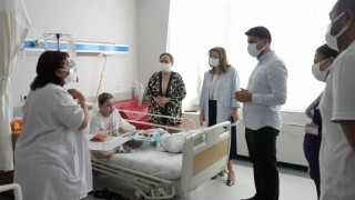 Aydında tedavi gören minik hastalara moral oldular