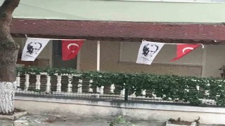 Ayvalık-Sarımsaklıda Atatürk ve Cumhuriyet sevgisi sokağa taşıyor