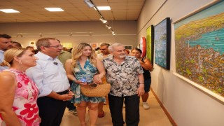 Ayvalıkta Ressam Devrim Erbil ve sanat dünyasının usta isimleri buluştu