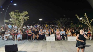 Ayvalıkta tarihi Gümrük Meydanı sanatseverlerin buluşma noktası oldu