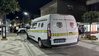 Bağcılarda komşusunu bıçaklayıp, sokağa rastgele ateş açtı: 4 yaralı