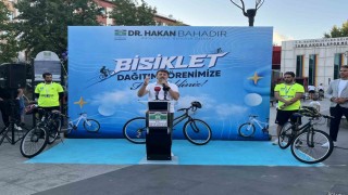 Bahçelievlerde 100 çocuğa bisiklet dağıtım töreni