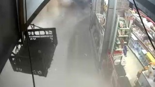 Bahçelievlerde binanın çökmesi sırasında yaşanan panik anları kamerada