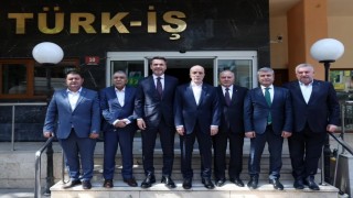 Bakan Bayraktar, Türk-İş Genel Başkanı Atalay ile bir araya geldi