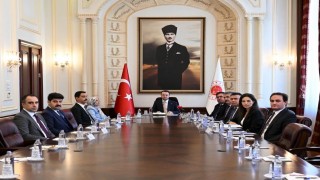 Bakan Gürlek, Muhsin Yazıcıoğlunun ailesiyle görüştü