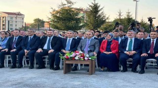 Bakan Kacır: Herkes kendine yakışanı yapar. Birilerinin neler yaptıklarını biliyorsunuz, takip ediyorsunuz