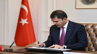 Bakan Kurum: Bir yıl önce depremin yaralarını sarmak için seferber olduğumuz Sındırgıda, bugün yeni yuvalarımız yükseliyor