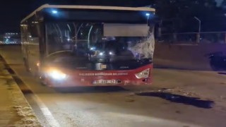 Bandırmada ters yöndeki otobüs motosikletle çarpıştı: 17 yaşındaki sürücü yaralandı