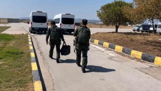 Bandırmadan kalkan savaş uçakları Karadeniz semalarında eğitim uçuşu yaptı
