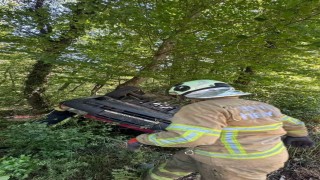 Bartında kontrolden çıkan otomobil ağaca çarptı: 3 yaralı