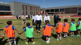 Başkan Altay ve Başkan Pekyatırmacı, sporcu seçme ve yetiştirme merkezinde öğrencilerle buluştu