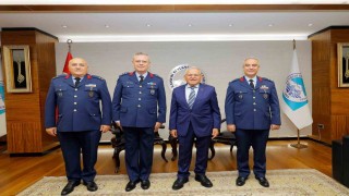 Başkan Büyükkılıç, Kayserinin yeni atanan komutanlarını ağırladı