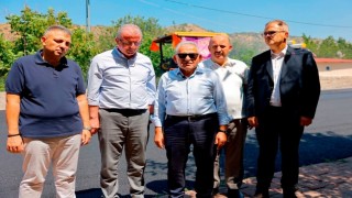 Başkan Büyükkılıç, Sazyolu caddesindeki sıcak asfalt çalışmalarını inceledi