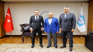 Başkan Büyükkılıç, şehrin farklı kesimlerinden konuklarını makamında ağırladı
