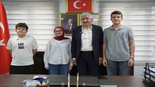 Başkan Hallaç, başarılı öğrencileri halkın makamında ağırladı