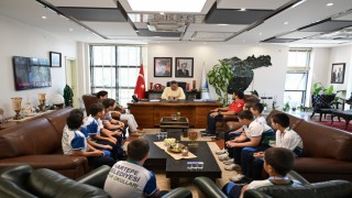 Başkan Kocaman, şampiyon güreşçilerle buluştu