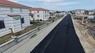 Başkan Özlü direksiyonu geçti yeni asfaltlanan yolları yerli otomobil ile test etti
