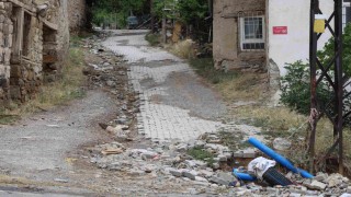 Başkan Öztürk, Derebağ Mahallesinde incelemelerde bulundu