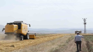 Başkan Sekmenden üreticiye biçerdöver desteği: Toprağın dili berekettir