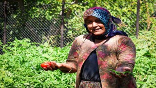Başkan Tugay sözünü tuttu: Beydağlı çiftçinin 30 yıllık su hasreti sona erdi