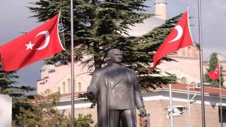 Başkan Ünlüce: Kahramanlıkla kazanılan, gururla kutlanan zaferin 104. yılı kutlu olsun