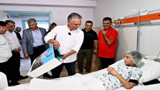 Başkan Uysaldan sünnet olan çocuklara ziyaret