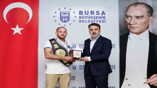 Başkan Vekili Bibadan dünya şampiyonu güreşçiye tebrik