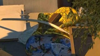 Başkentte vatandaşlar çöp konteynerlerin yanına bırakılan eşyaların toplanmamasına tepki gösterdi