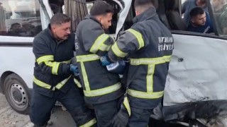 Batmanda iki minibüs çarpıştı: 9 yaralı