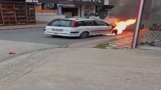 Batmanda seyir halindeki otomobil alev aldı