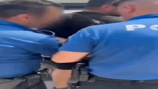 Battaniyenin altına gizlenen şüphelinin 7 yıl 6 ay hapis cezasıyla arandığı ortaya çıktı