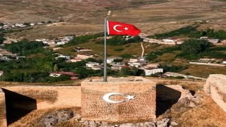 Bayburt Kalesinde Türk Bayrağı yenilendi