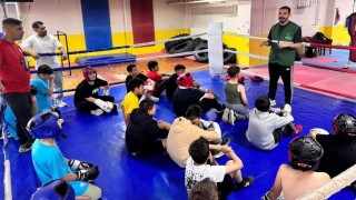 Bayburtta boks sporcularına bağımlılıkla mücadele eğitimi verildi
