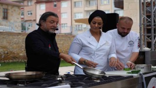 Bayburtun yöresel lezzetleri şeflerin yorumuyla hazırlandı