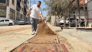 Bayraklıda bozuk ve çamurlu yollar vatandaşı isyan ettirdi