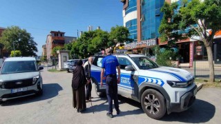 Belçika'dan gelen yaşlı çift yolunu kaybetti, zabıta yardıma koştu