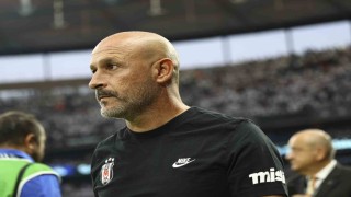 Beşiktaş tribünlerinden Vincenzo Italianoya destek