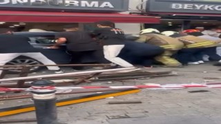Beykozda kontrolden çıkan otomobil yayalara ve dükkana çarptı: 6 yaralı