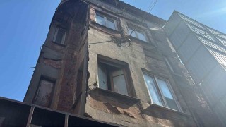 Beyoğlunda binadan kötü koku geliyor diye polisi aradı, ihbarcı komşu katili çıktı