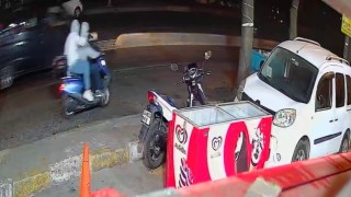 Beyoğlunda motosikletli saldırganlar marketi kurşunladı