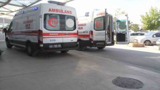 Beyşehirde ticari taksi anne ve kızına çarptı: 2 yaralı