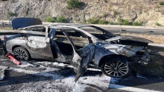 Bilecikte otomobil bariyere çarpıp alev aldı: 3 astsubay yaralandı
